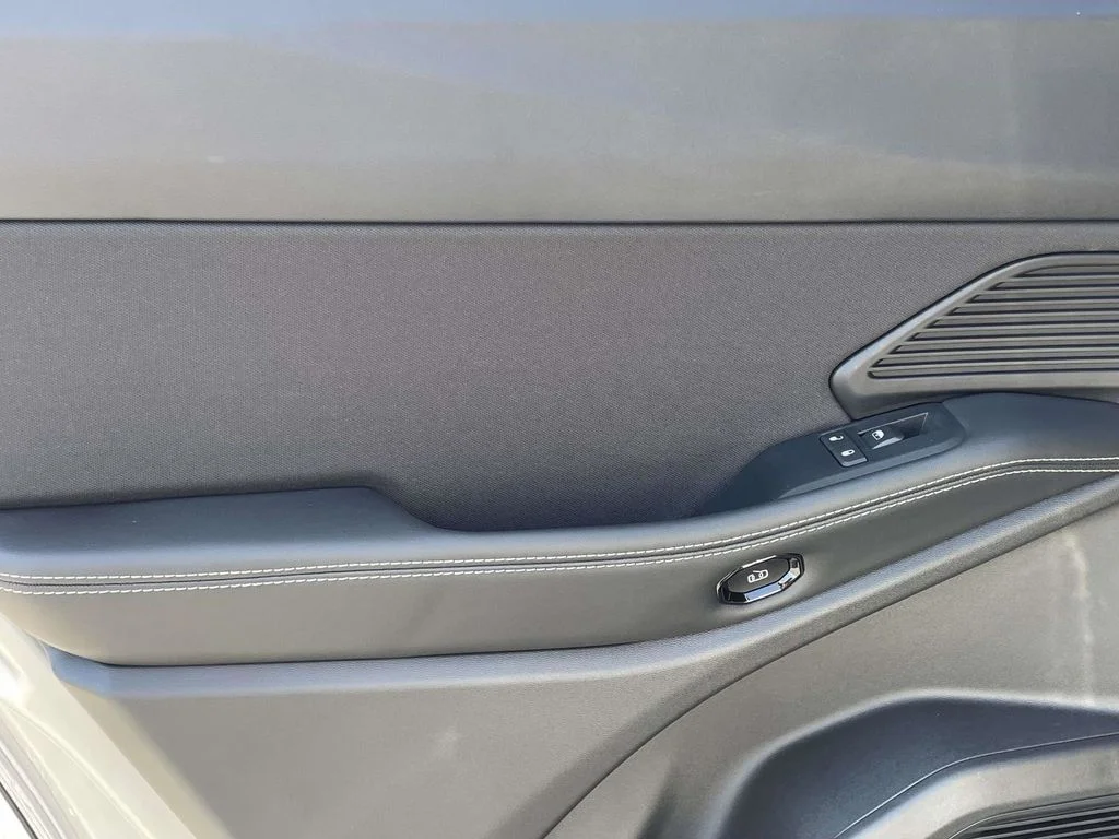 New 2026 Silver Zynith Clear-Coat Exterior Paint Jeep Laredo image 21
