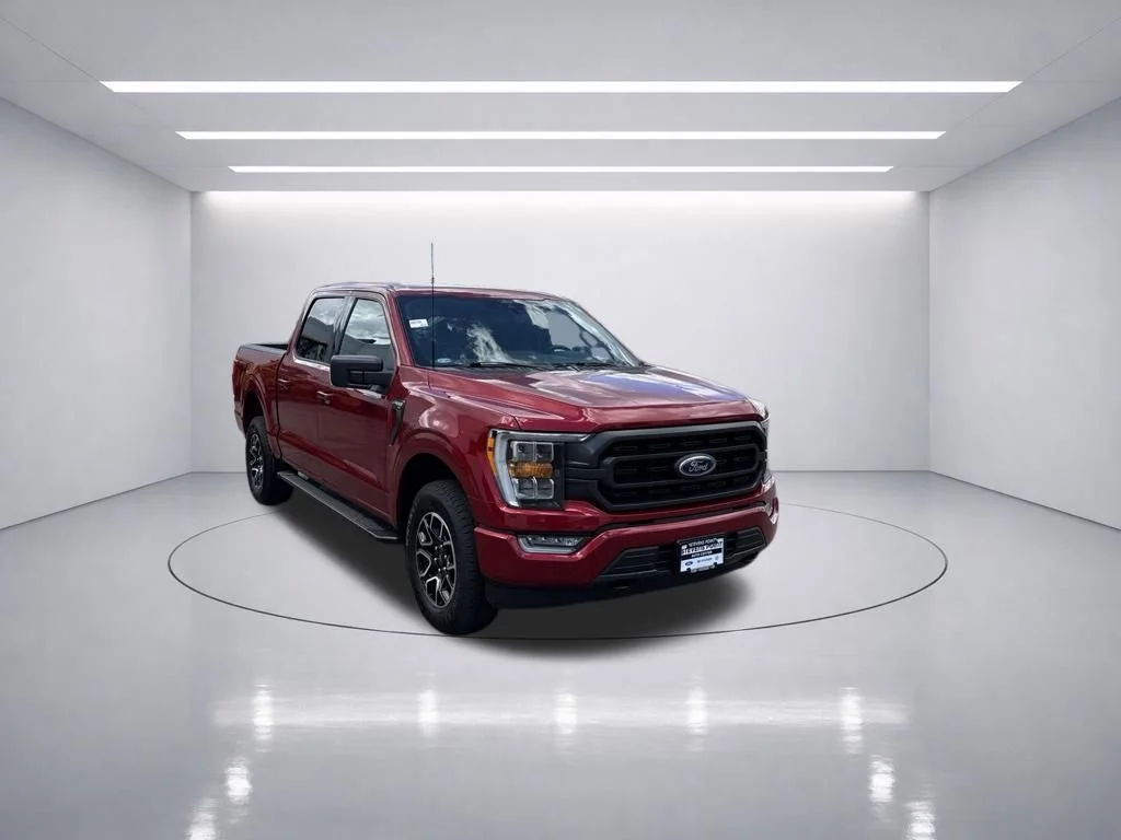Used 2022 Rapid Red Metallic Tinted Clearcoat Ford XLT image 9