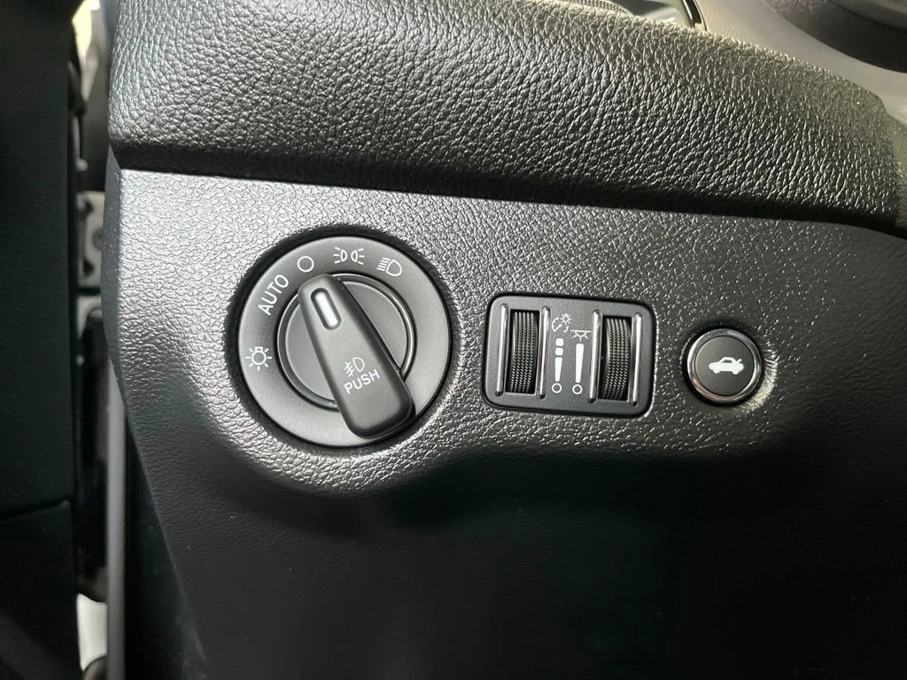 Used 2023 White Dodge SXT image 13
