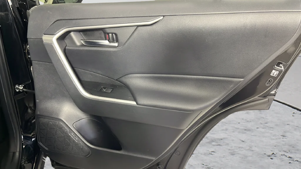 2019 Toyota RAV4 XLE Premium - Photo 17
