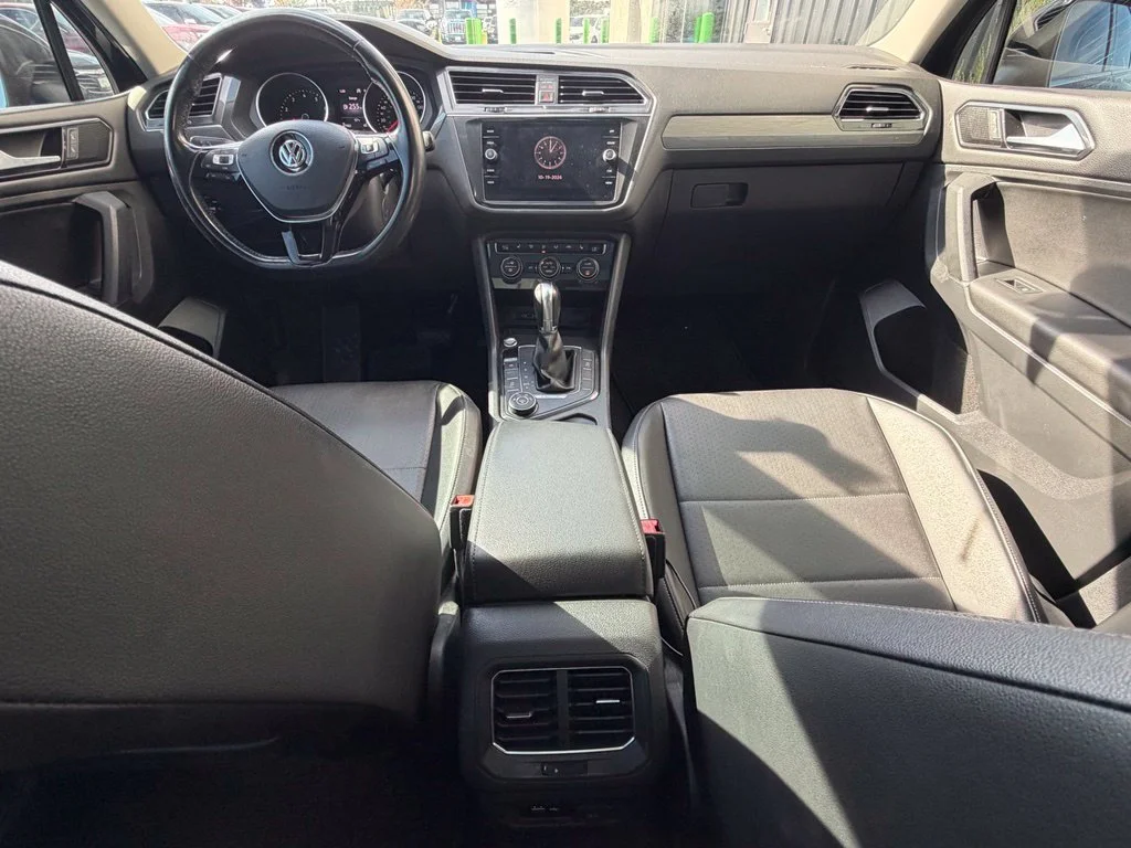 Used 2018 Black Volkswagen 2.0T SEL image 9