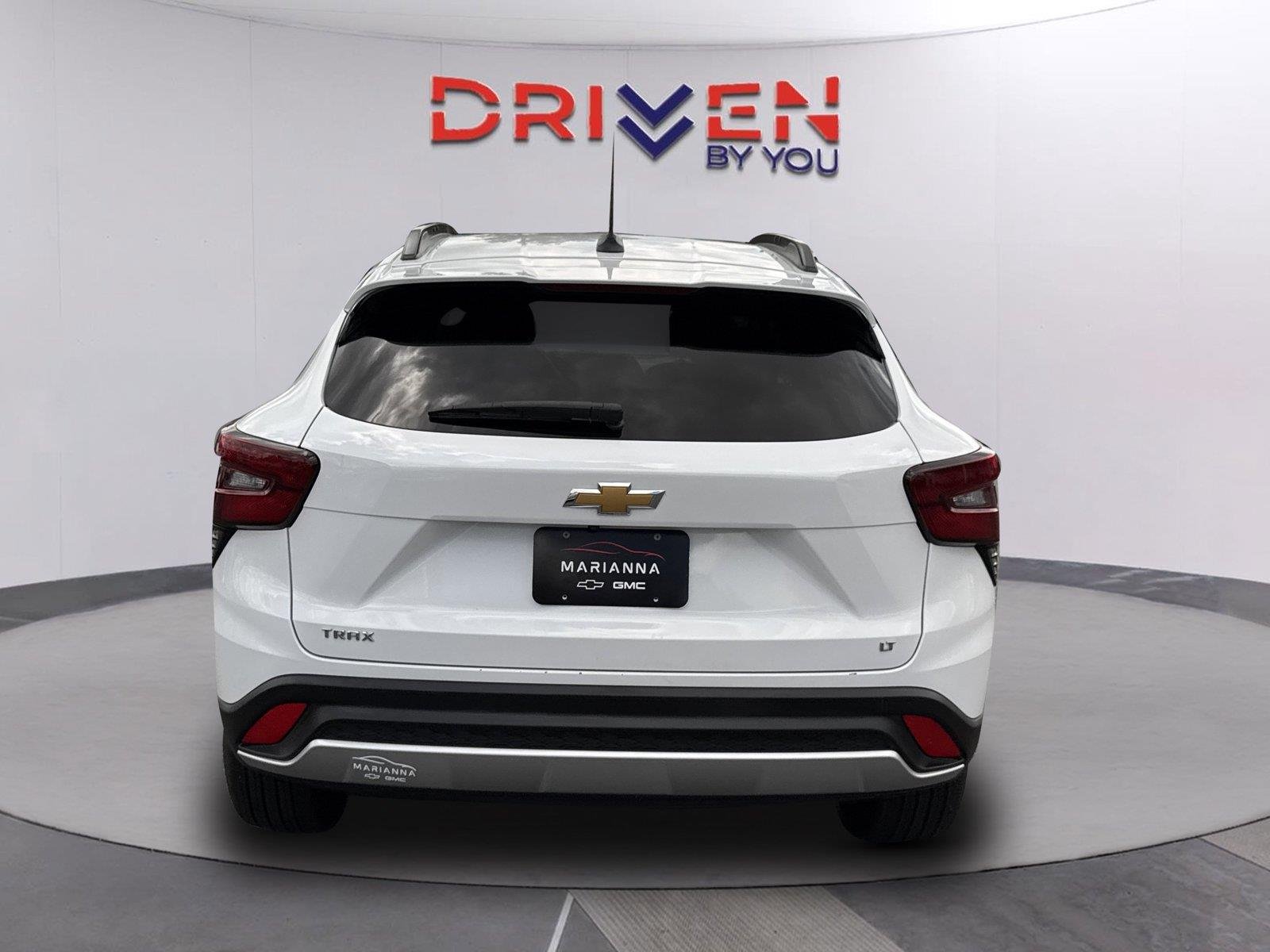 Used 2025 Summit White Chevrolet LT image 5