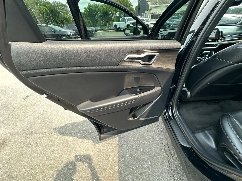 Used 2023 Black Kia X-Line image 23