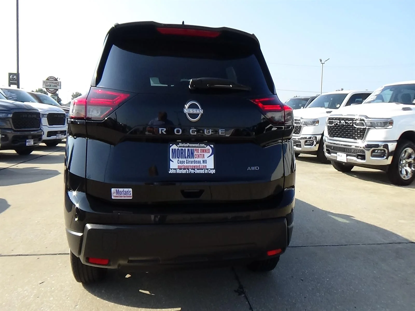 Used 2025 Super Black (kh3) Nissan SV image 7