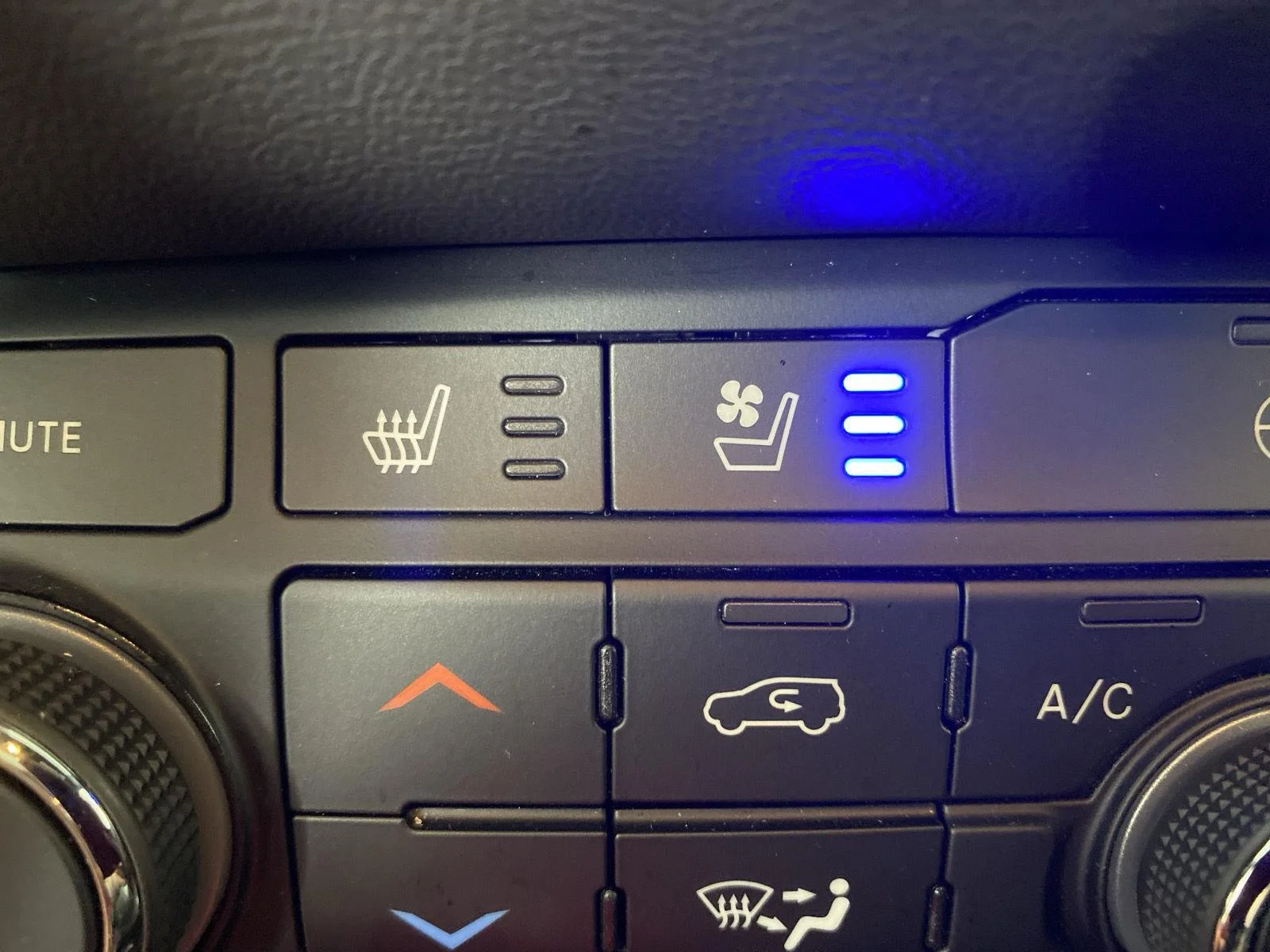 Used 2025 Night Moves Dodge R/T image 25
