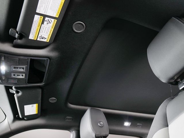 New 2026 Fuji White Land Rover Hoxton Edition image 23