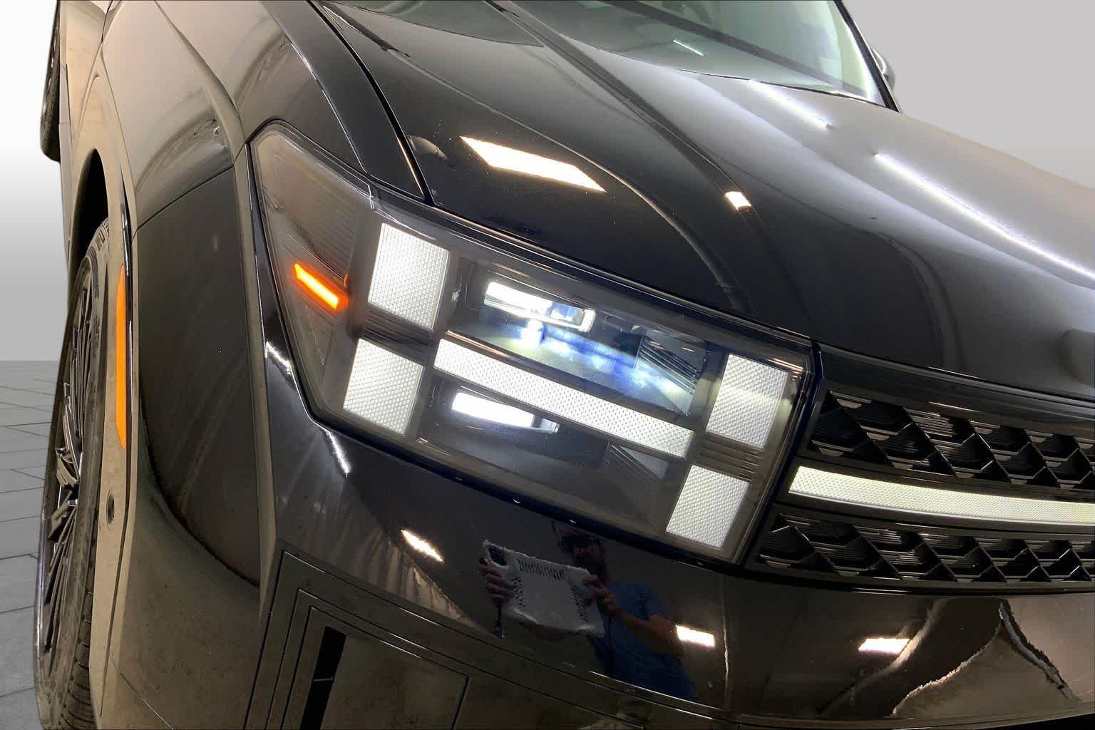 Used 2025 Phantom Black Hyundai Calligraphy image 27