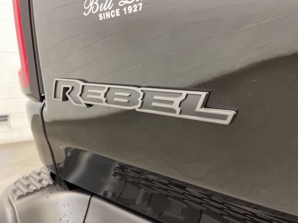 New 2026 Diamond Black Crystal Pearl-Coat Exterior Paint RAM Rebel image 6