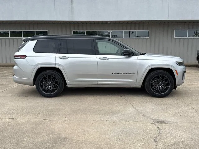 New 2026 Silver Zynith Exterior Paint Jeep Summit image 2