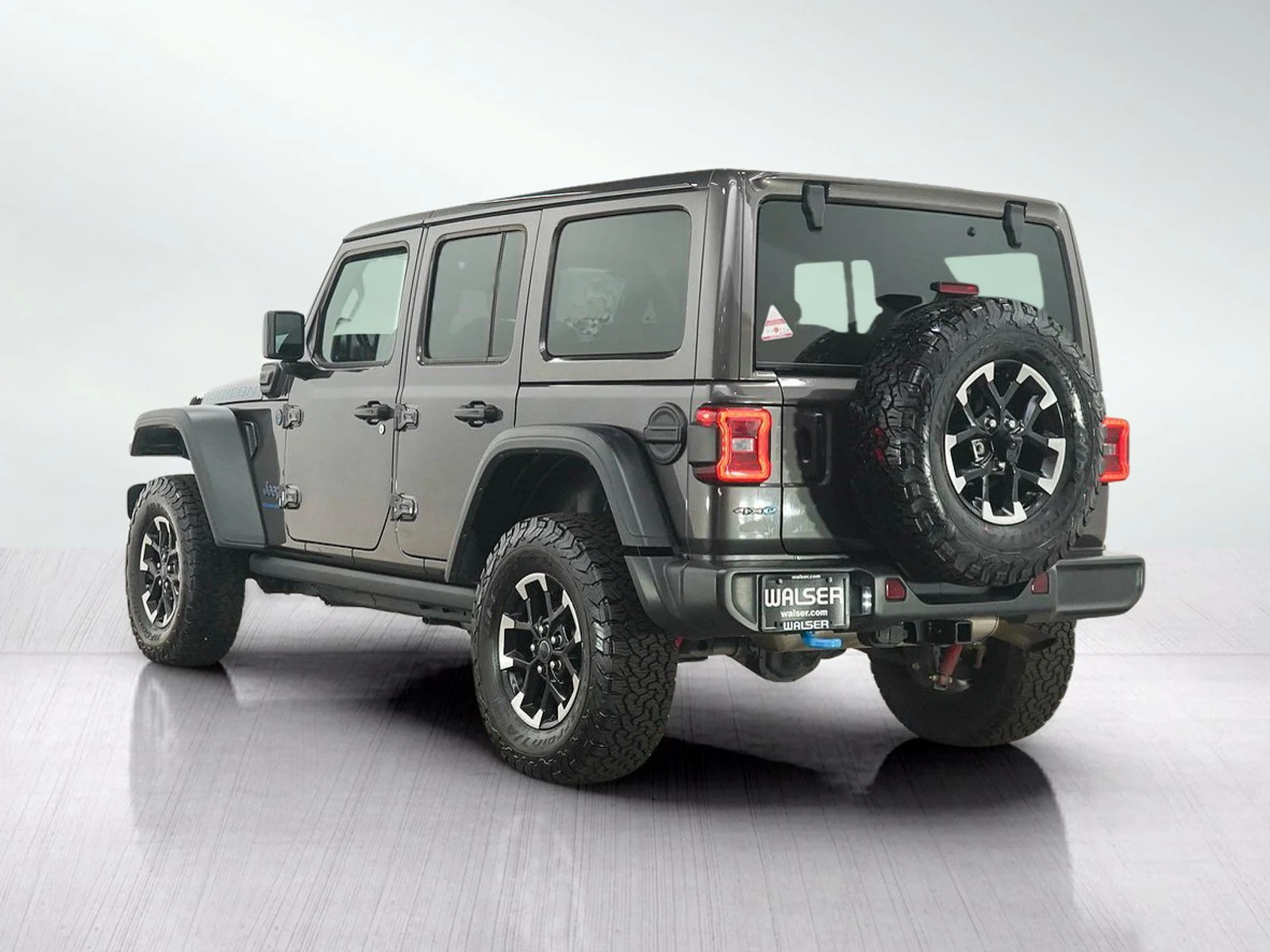 Used 2025 Granite Crystal Metallic Clearcoat Jeep Rubicon 4xe image 3