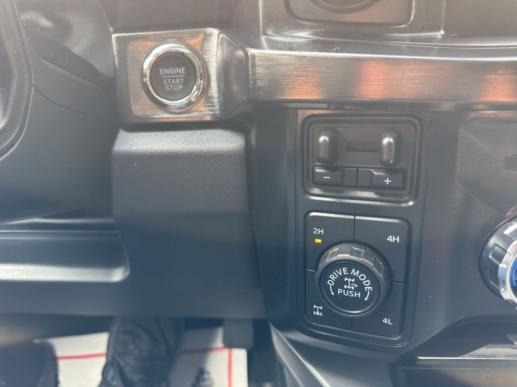 Used 2025 Avalanche Ford LARIAT image 29