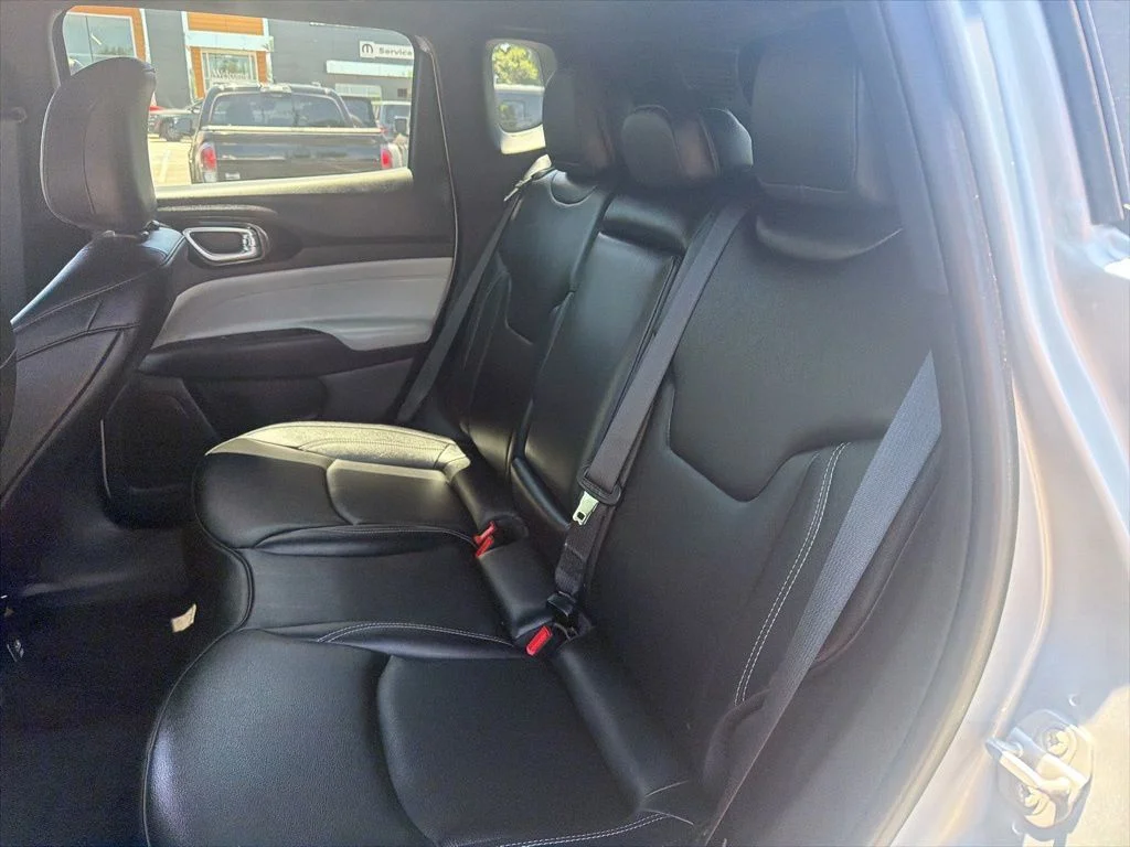 Used 2025 Silver Jeep Limited image 11