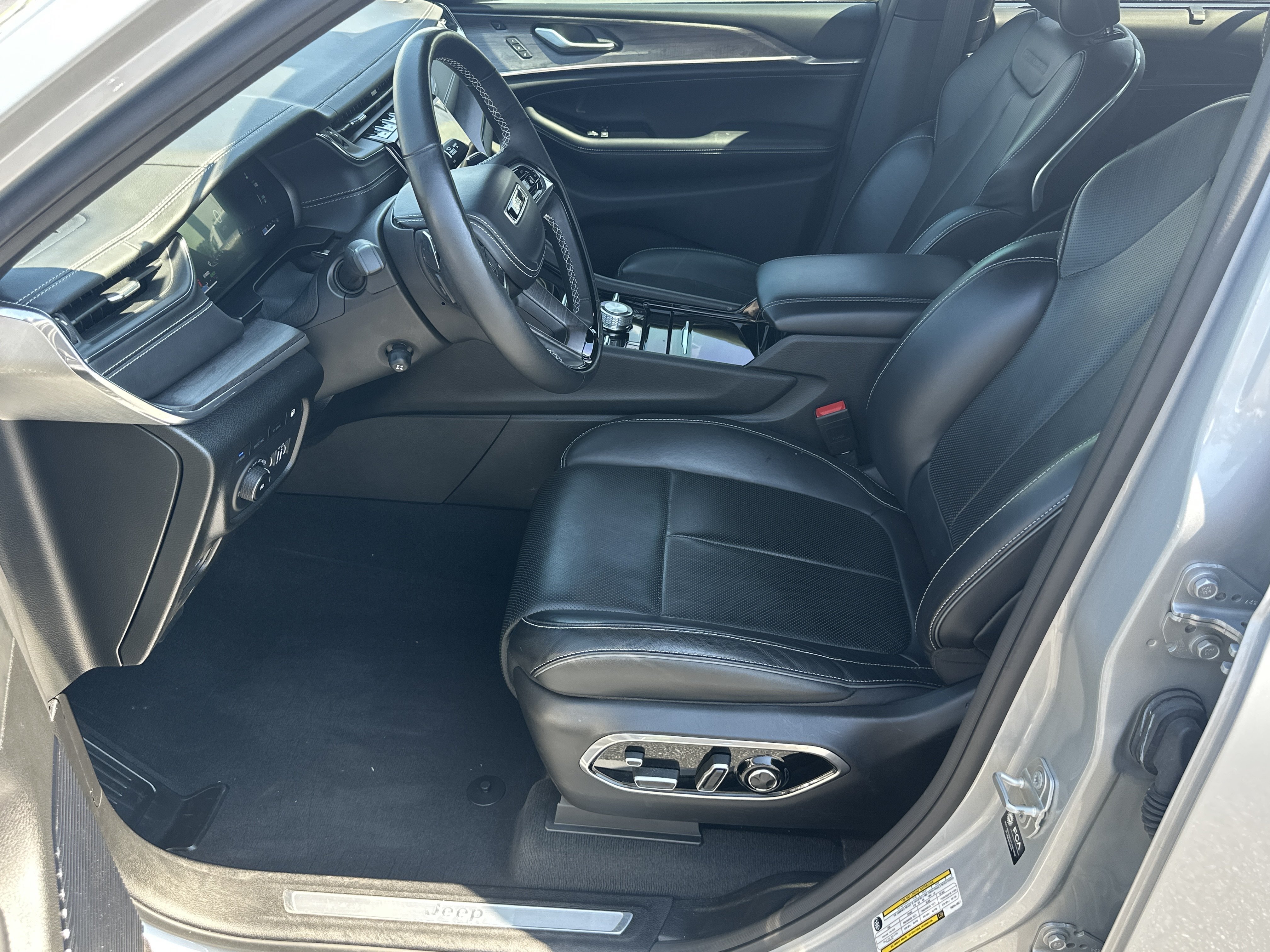Used 2024 Silver Zynith Jeep Overland image 10
