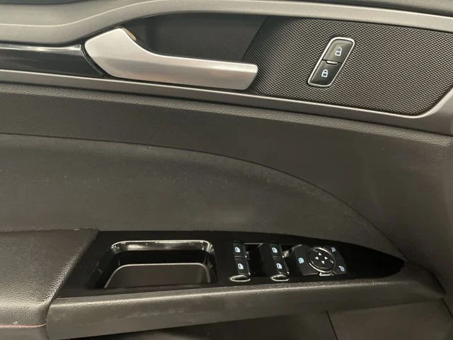 Used 2016 Shadow Black Ford SE image 13