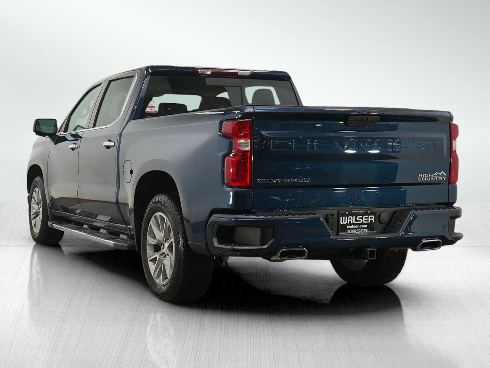 Used 2022 Northsky Blue Metallic Chevrolet High Country image 3