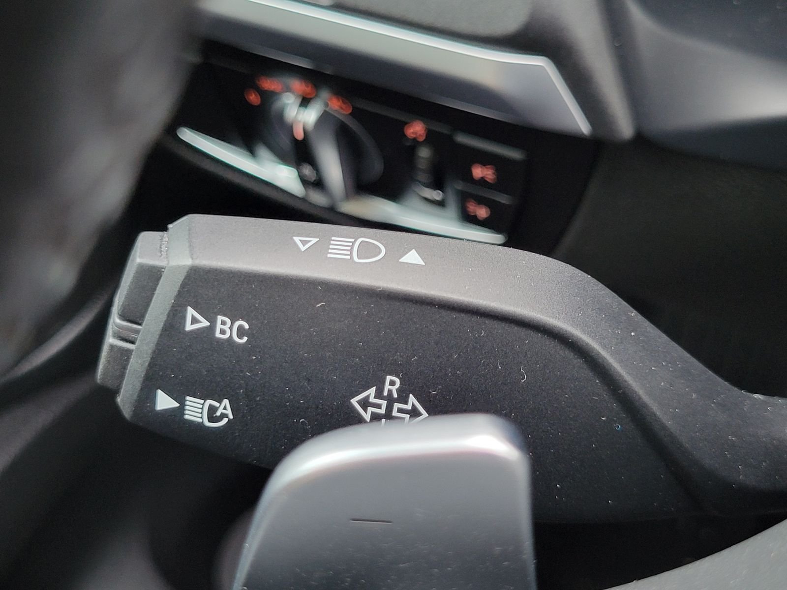 Used 2023 White BMW xDrive30i image 18