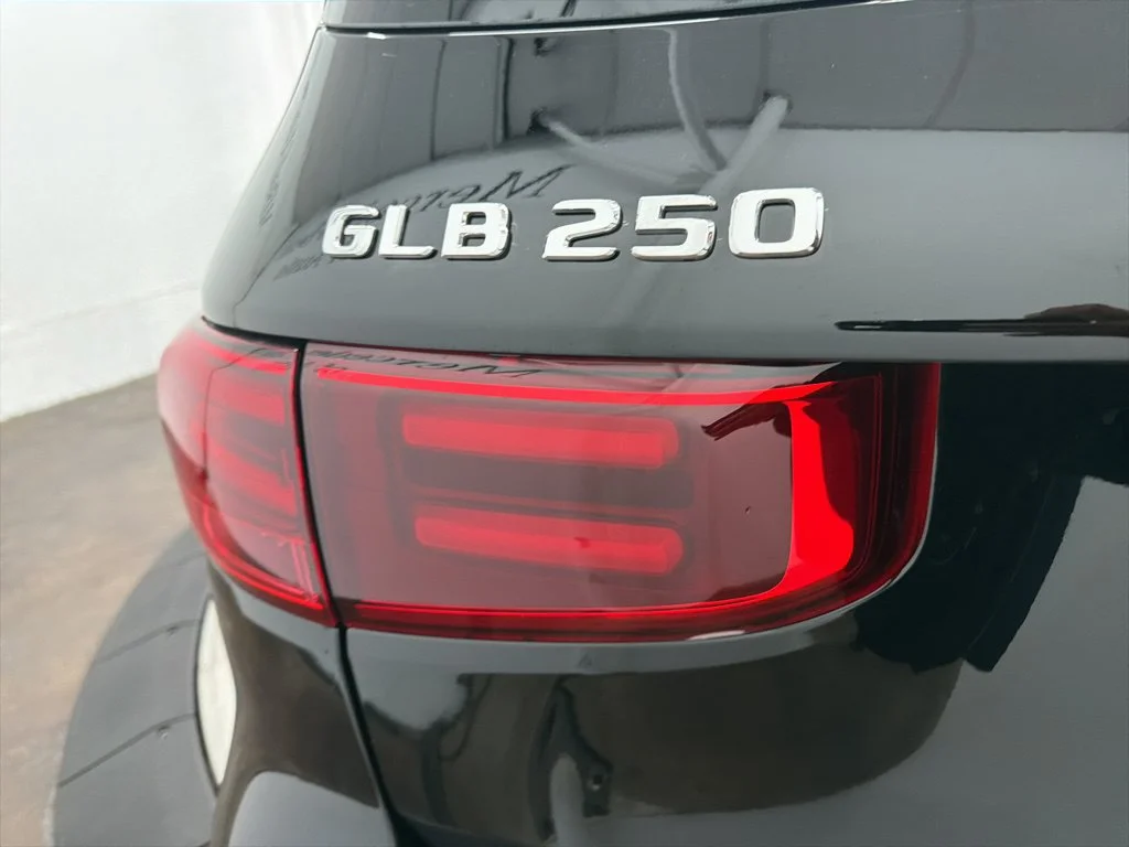 Used 2026 Black Mercedes-Benz GLB 250 image 11