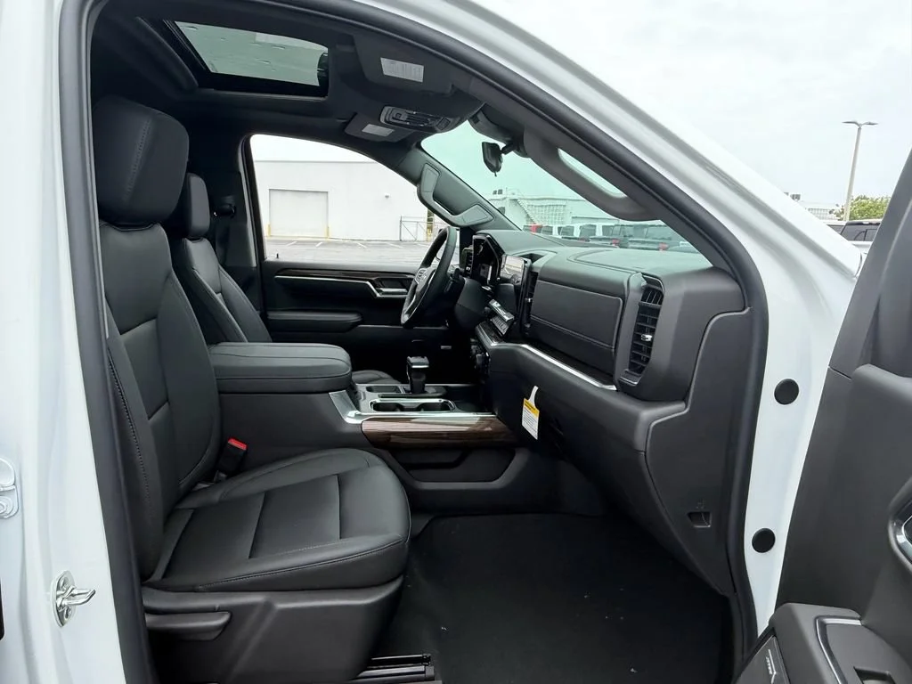 New 2026 Summit White Chevrolet LT Trail Boss image 6