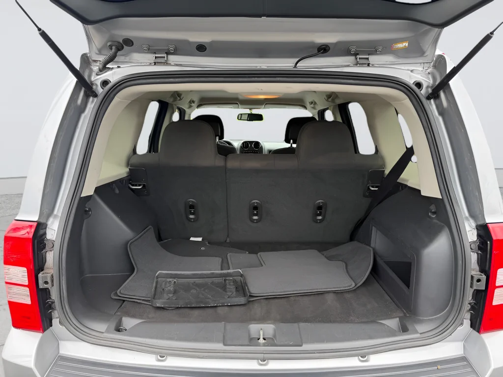 Used 2016 Silver Jeep Sport image 26