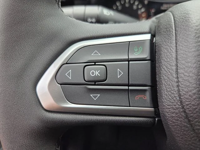 New 2026 Red Hot Pearlcoat Jeep Latitude image 28