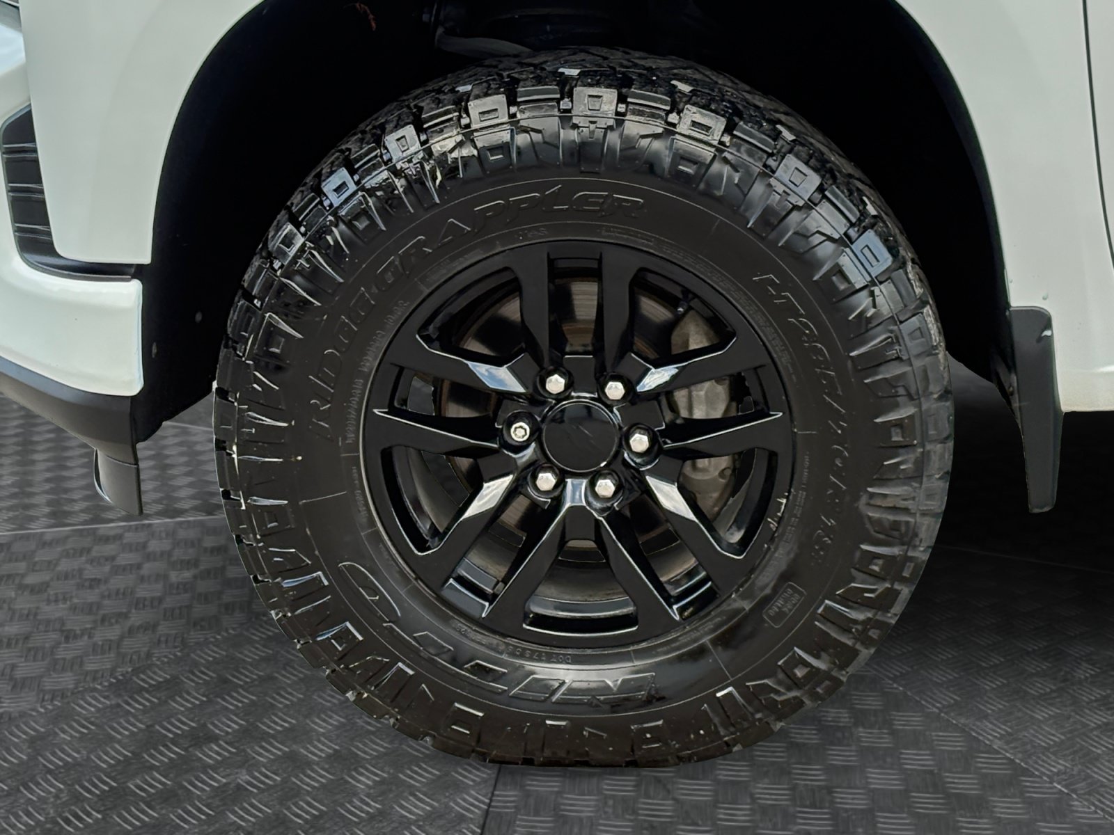 Used 2020 Summit White Chevrolet RST image 9