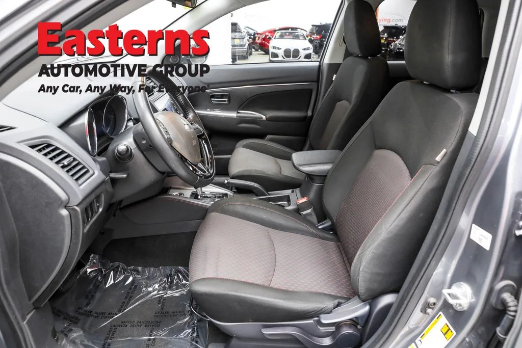 Used 2021 Blue Ford SE image 37