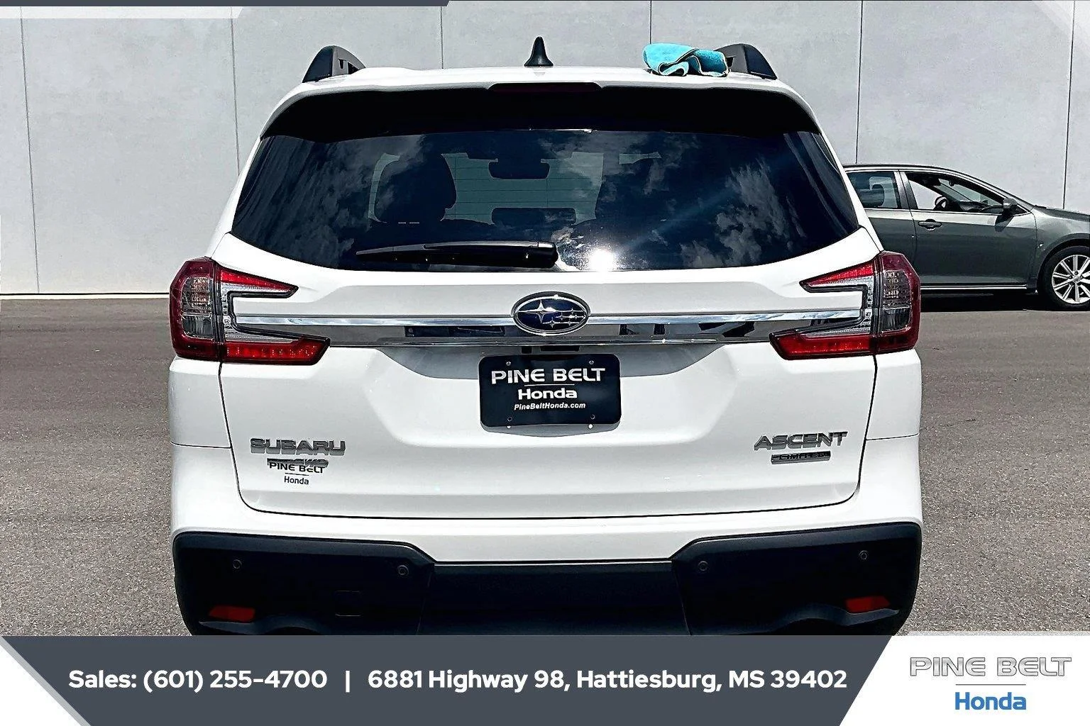 Used 2023 Crystal White Pearl Subaru Limited image 4