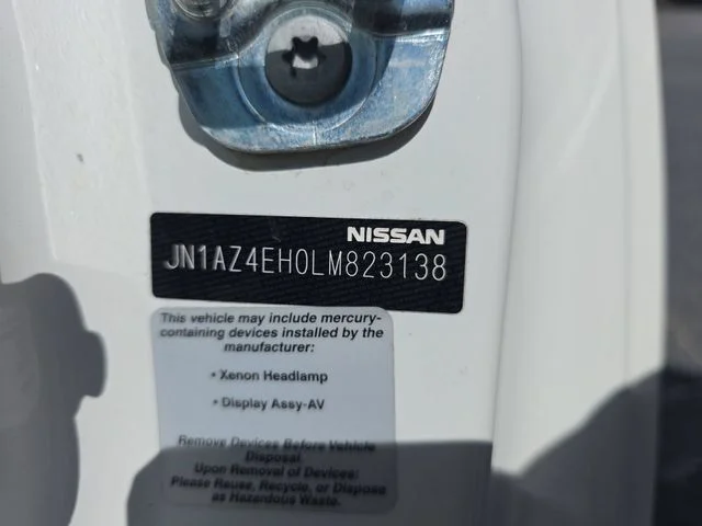 Used 2020 White Nissan Base image 33