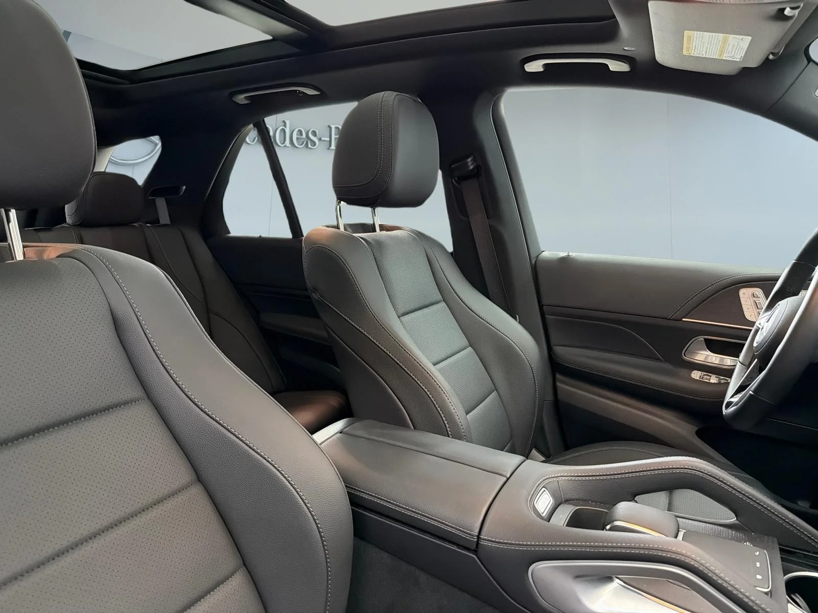 Used 2025 Black Mercedes-Benz Gle 350 4matic Suv image 3