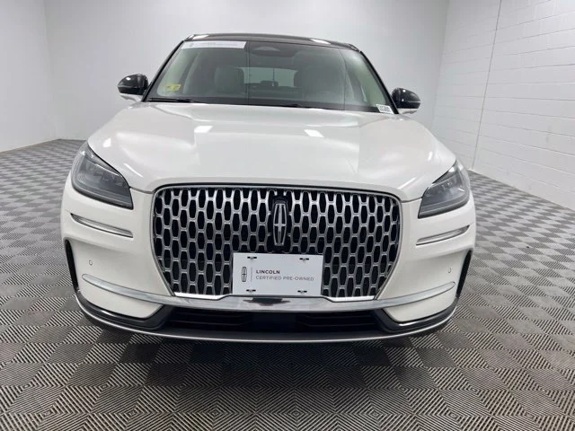 Used 2023 White Lincoln Standard image 3