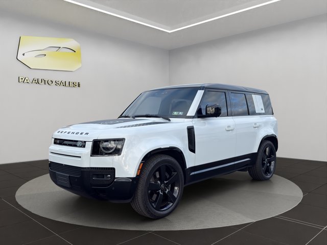 Used 2023 White Land Rover V8 image 3
