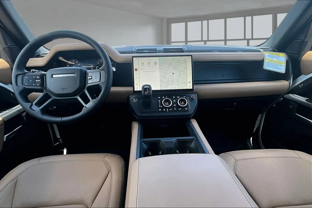 New 2026 White Land Rover X-Dynamic SE image 5