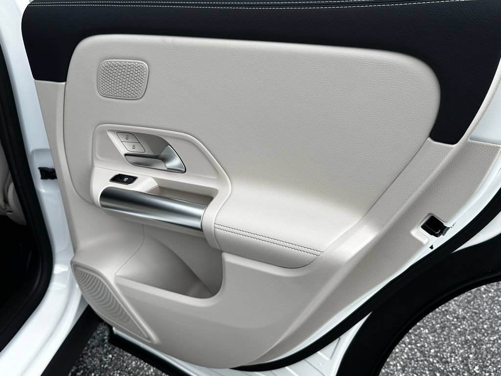 New 2026 Polar White Mercedes-Benz GLA 250 image 19
