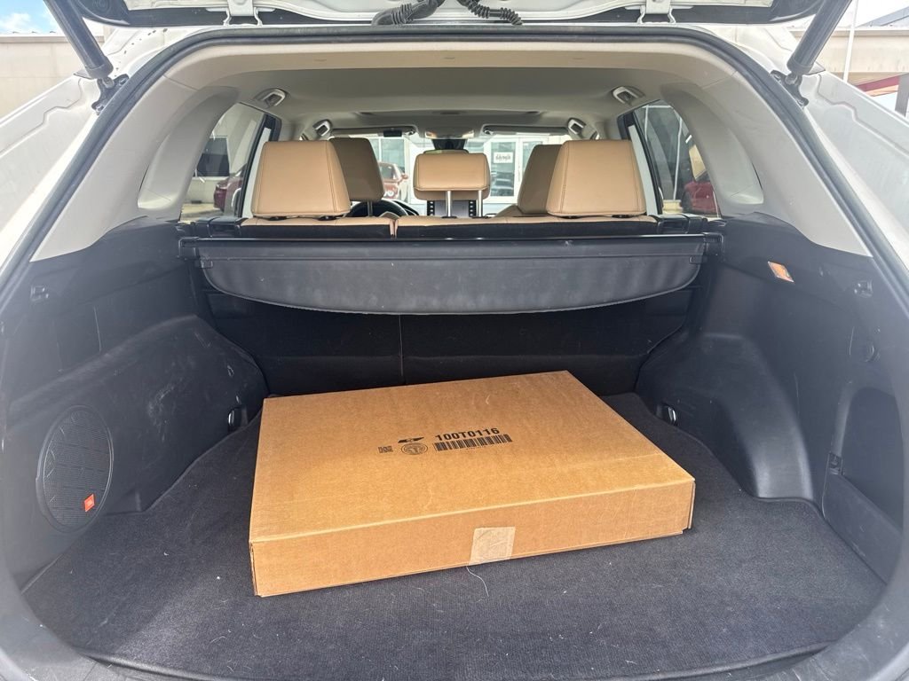 Used 2020 White Toyota XLE Premium image 7