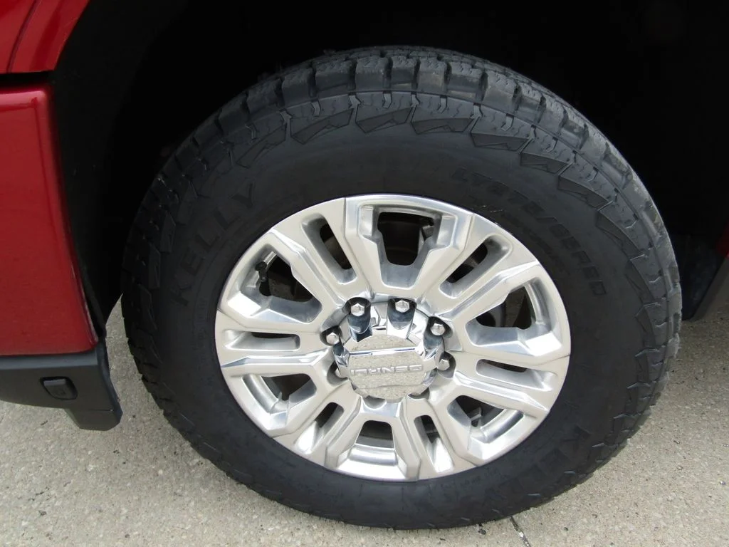 Used 2023 Red GMC Denali image 37