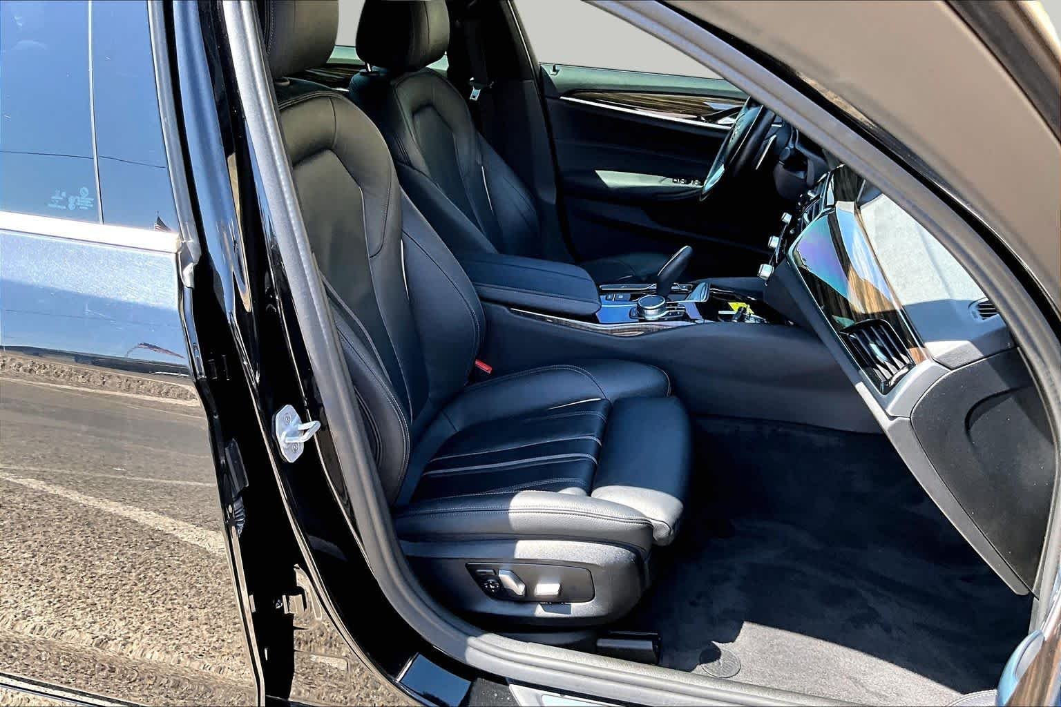 Used 2019 Black Sapphire Metallic BMW 530i image 11