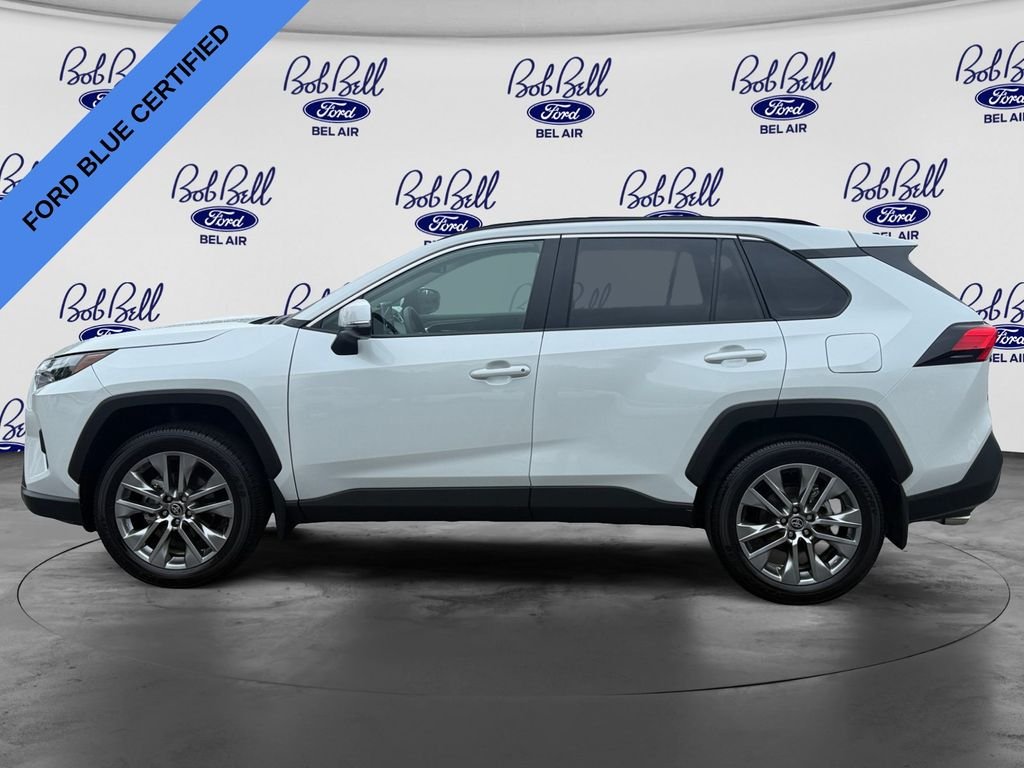 Used 2025 Beige Toyota XLE Premium image 4