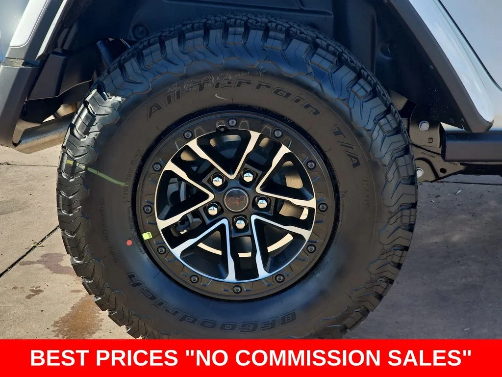 New 2026 Bright White Clear-Coat Exterior Paint Jeep Rubicon X image 37