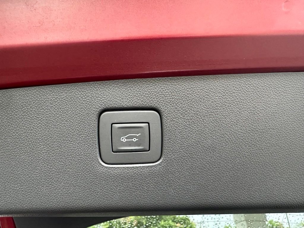 Used 2025 Red Buick Avenir image 33