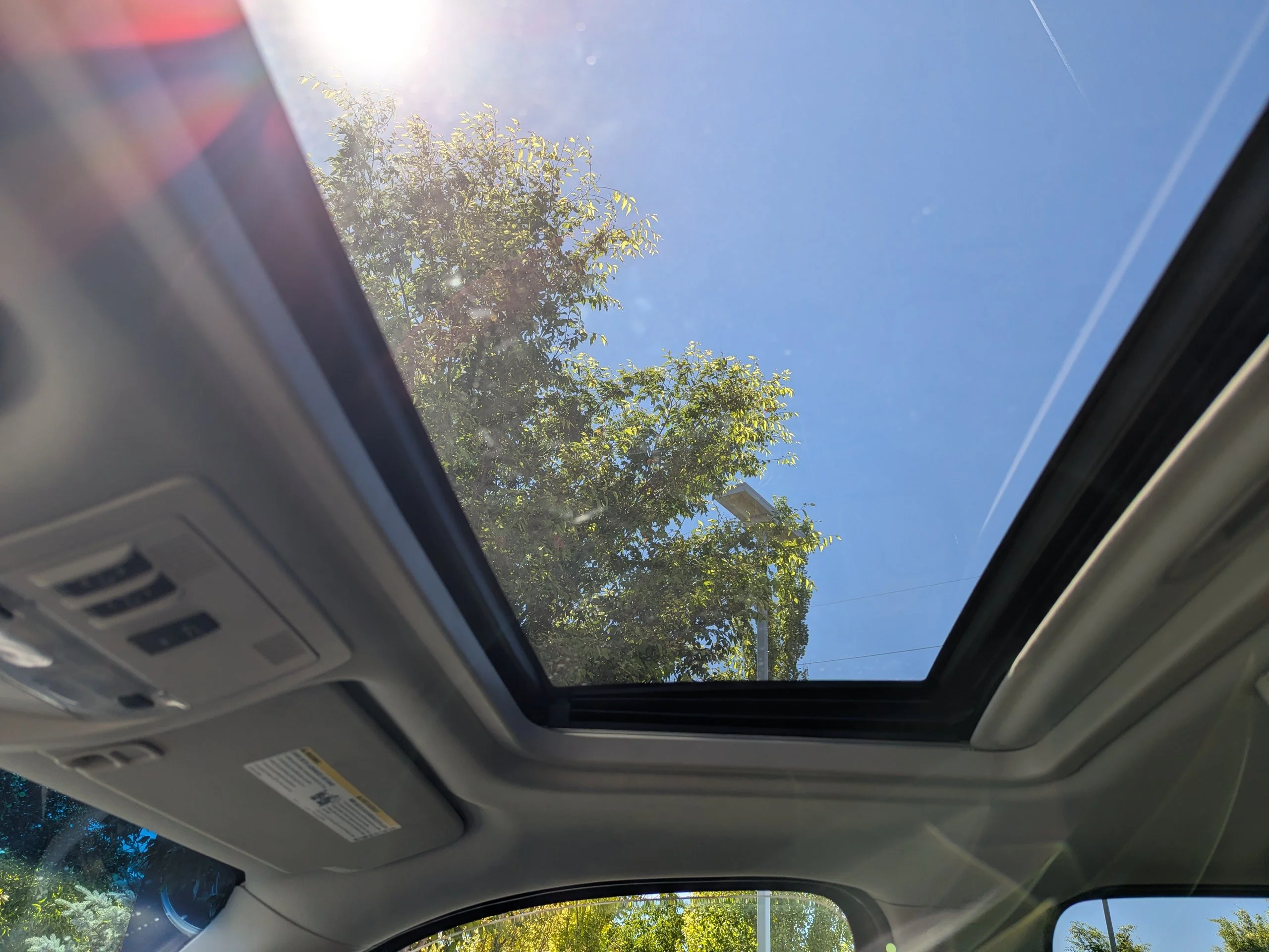 Used 2014 White Diamond Tricoat GMC SLT image 26