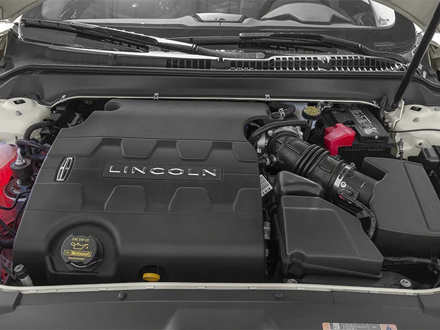 Used 2013 Bordeaux Lincoln  image 13