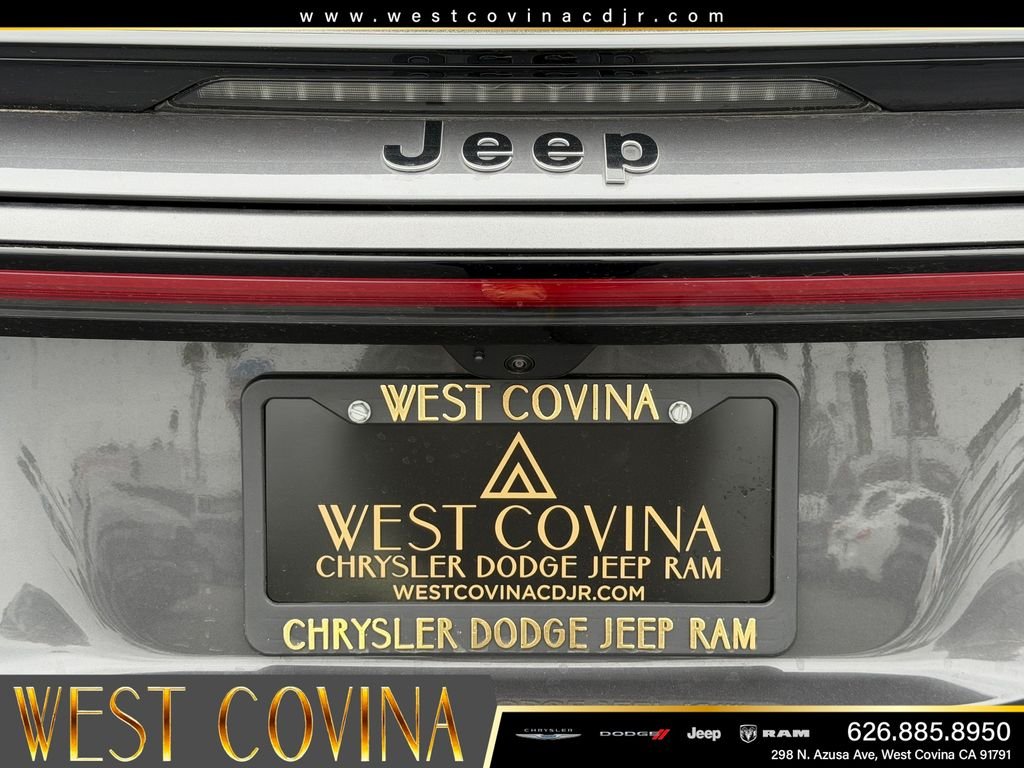 New 2025 Baltic Gray Metallic Clear-Coat Exterior Paint Jeep Limited image 17