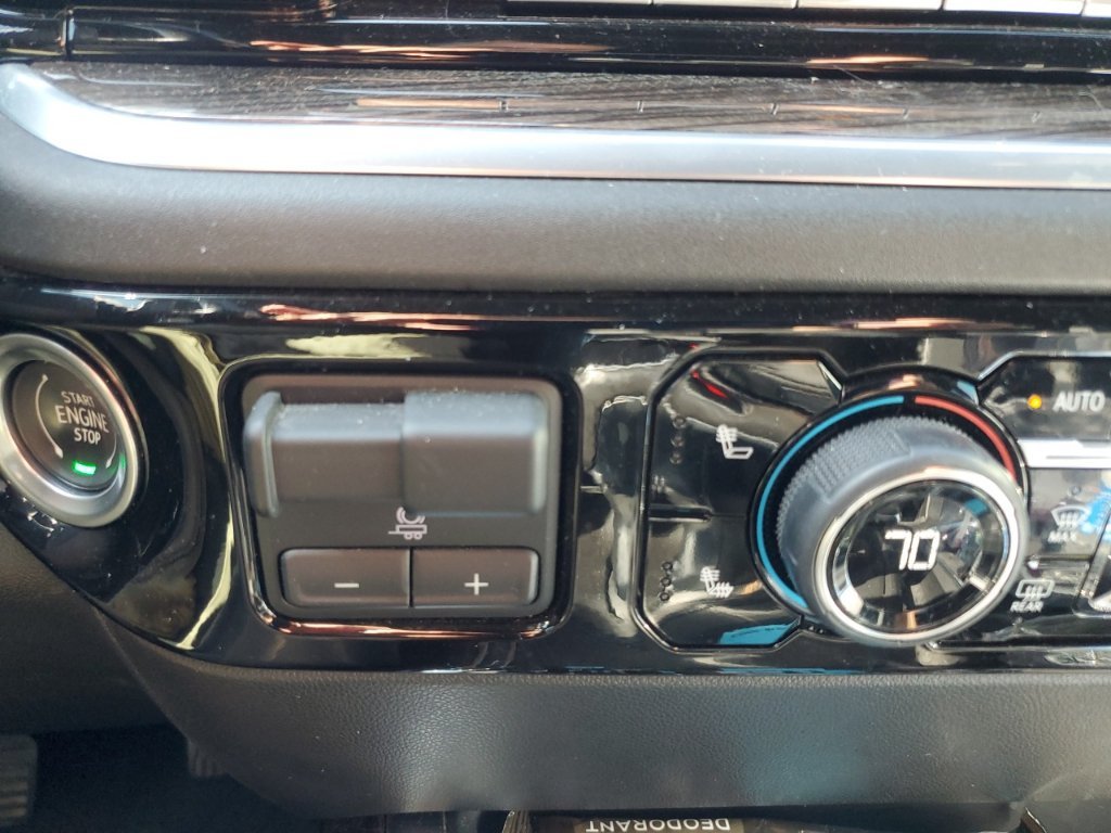 Used 2022 White Chevrolet RST image 18