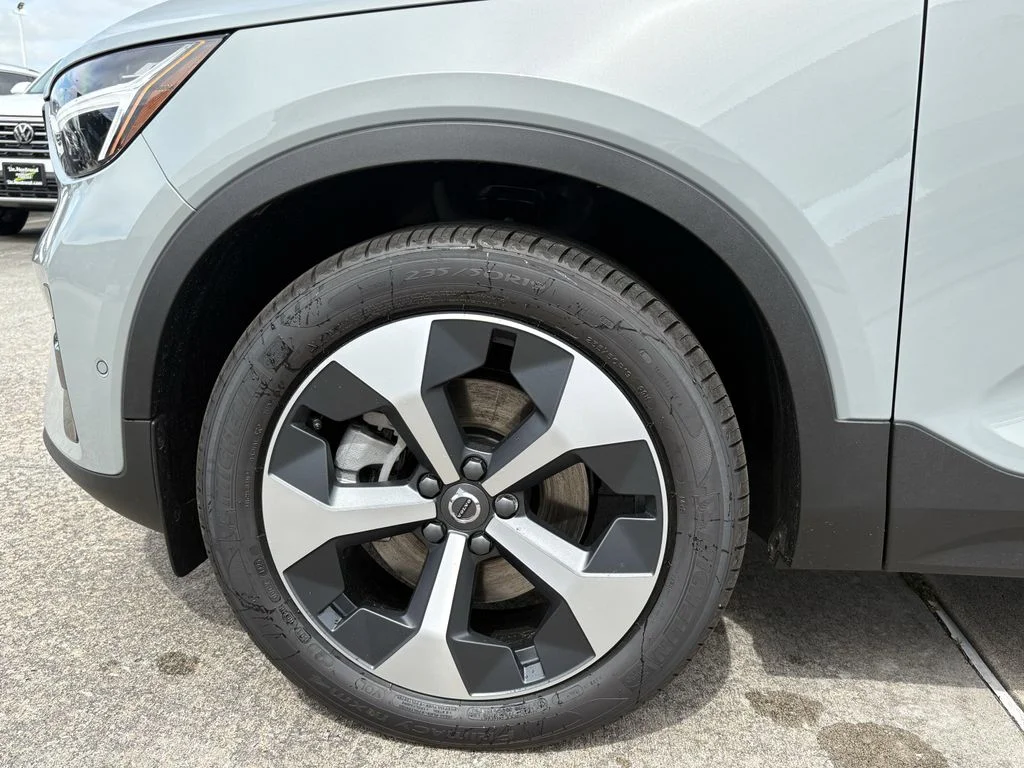 New 2026 Vapour Grey Volvo Plus image 9