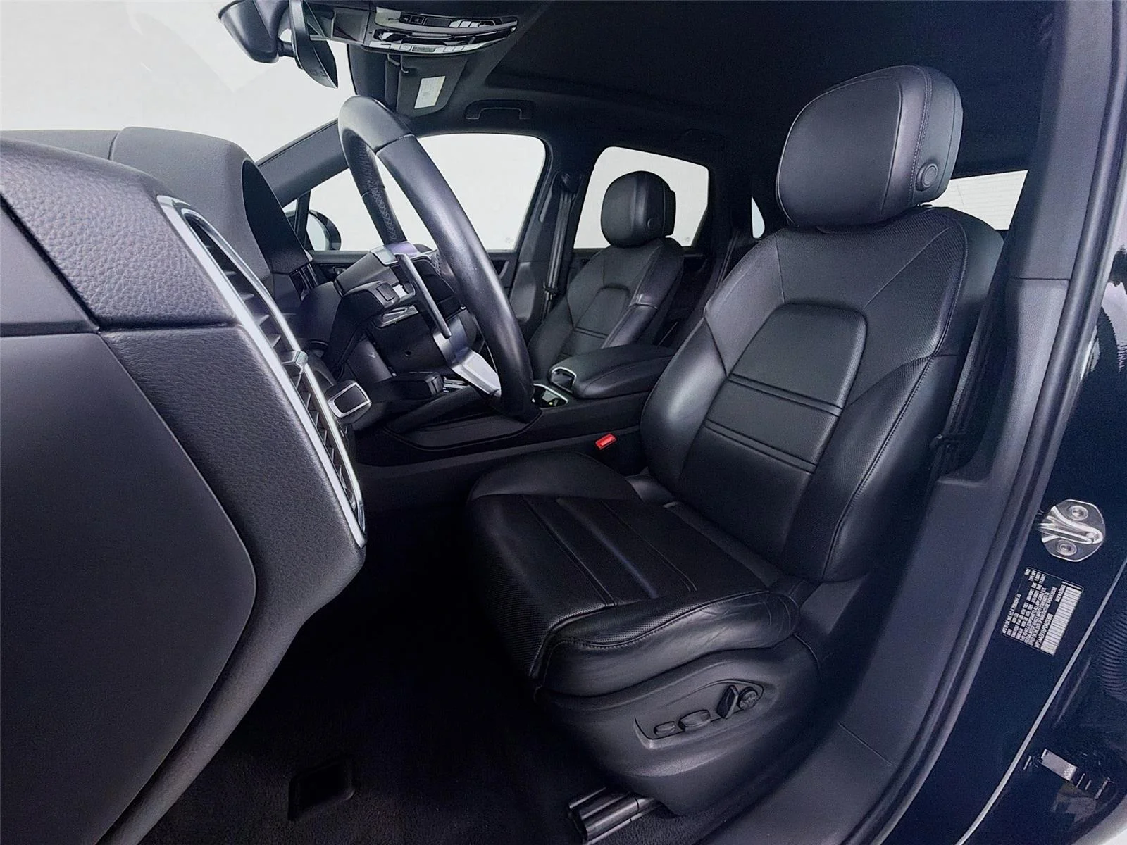 Used 2023  Porsche Base image 5