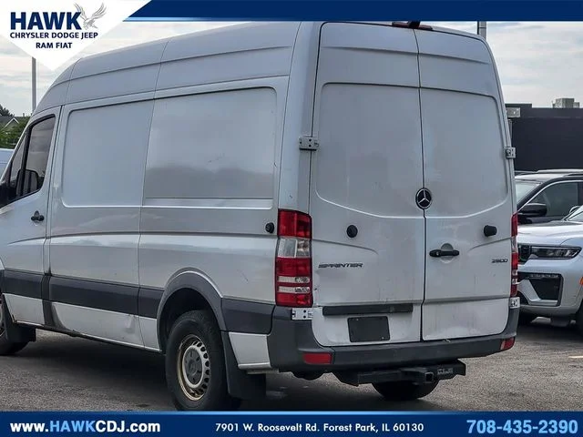 Used 2017  Mercedes-Benz Cargo 144 WB image 6