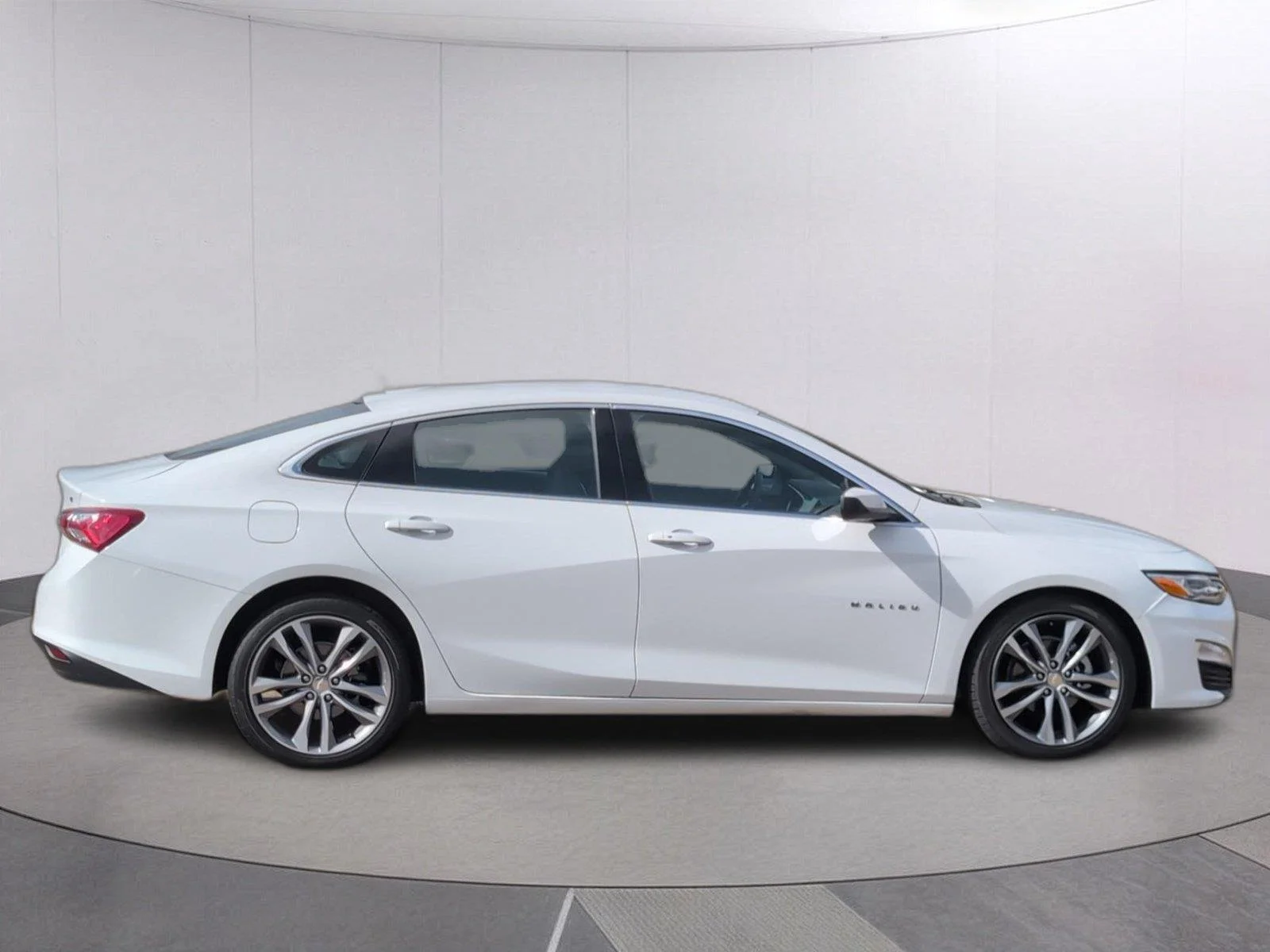Used 2024 Summit White Chevrolet 2LT image 7