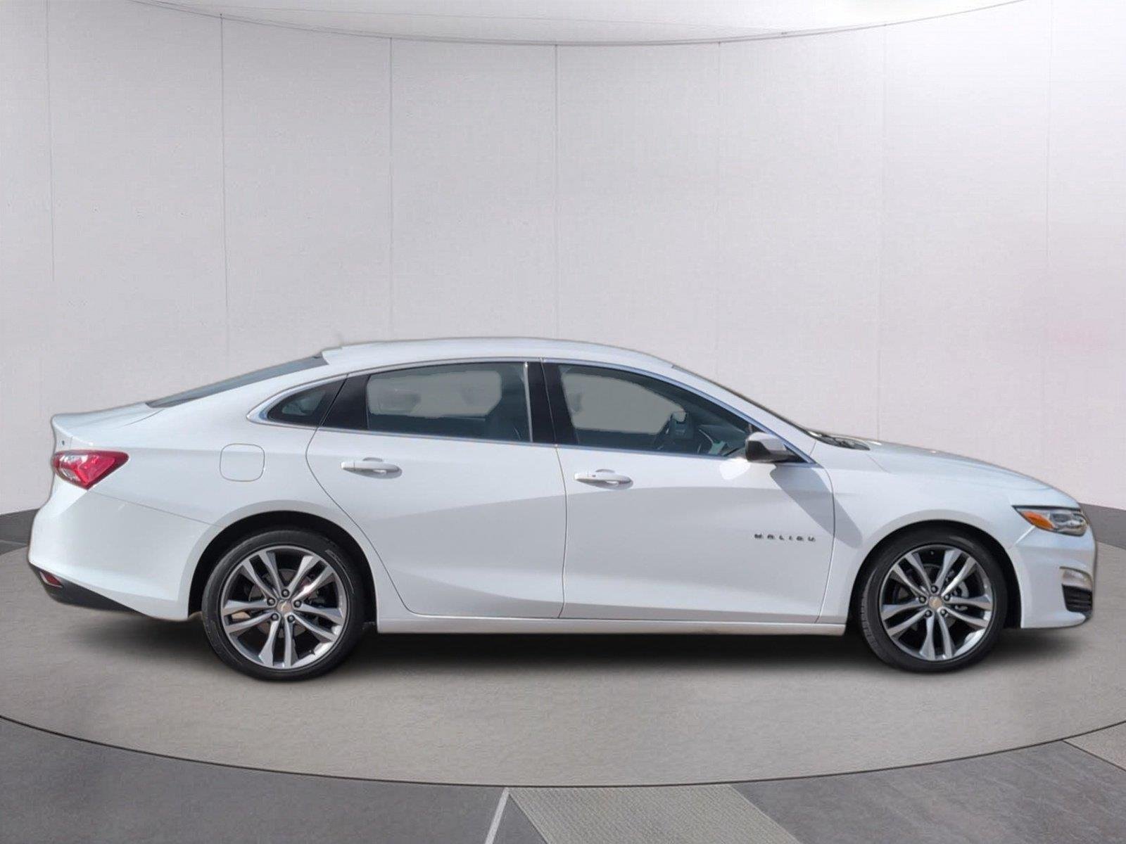 Used 2024 Summit White Chevrolet 2LT image 7