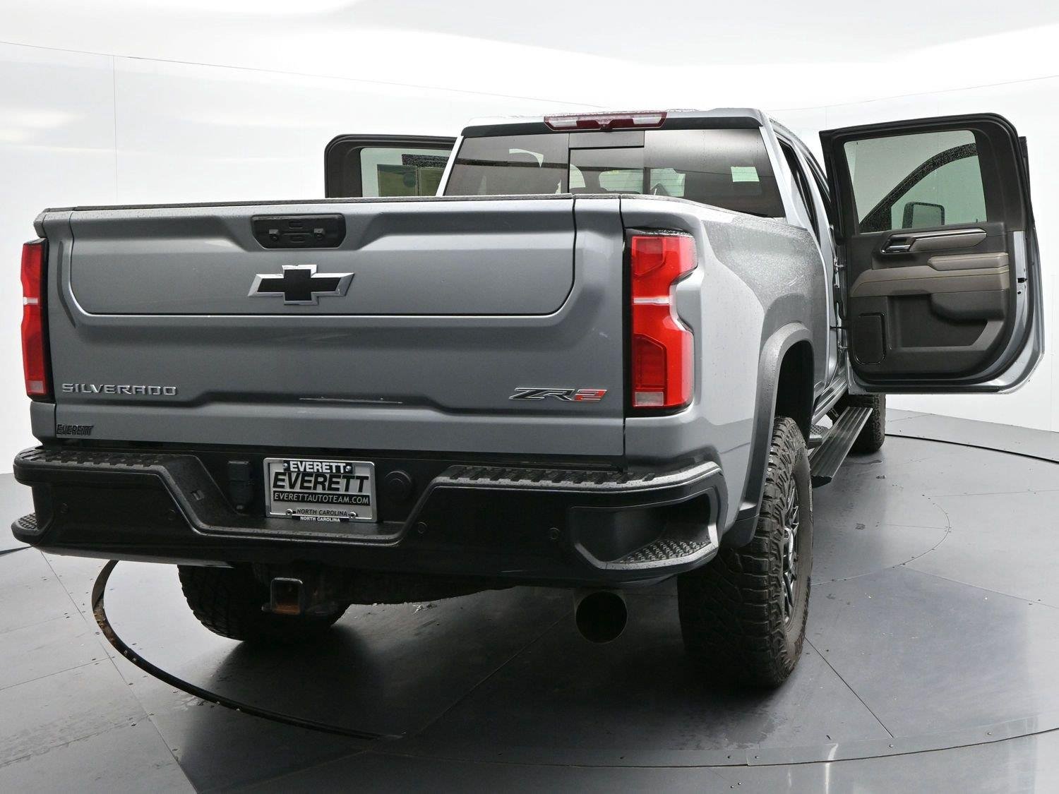 Used 2024 Sterling Gray Metallic Chevrolet ZR2 image 43
