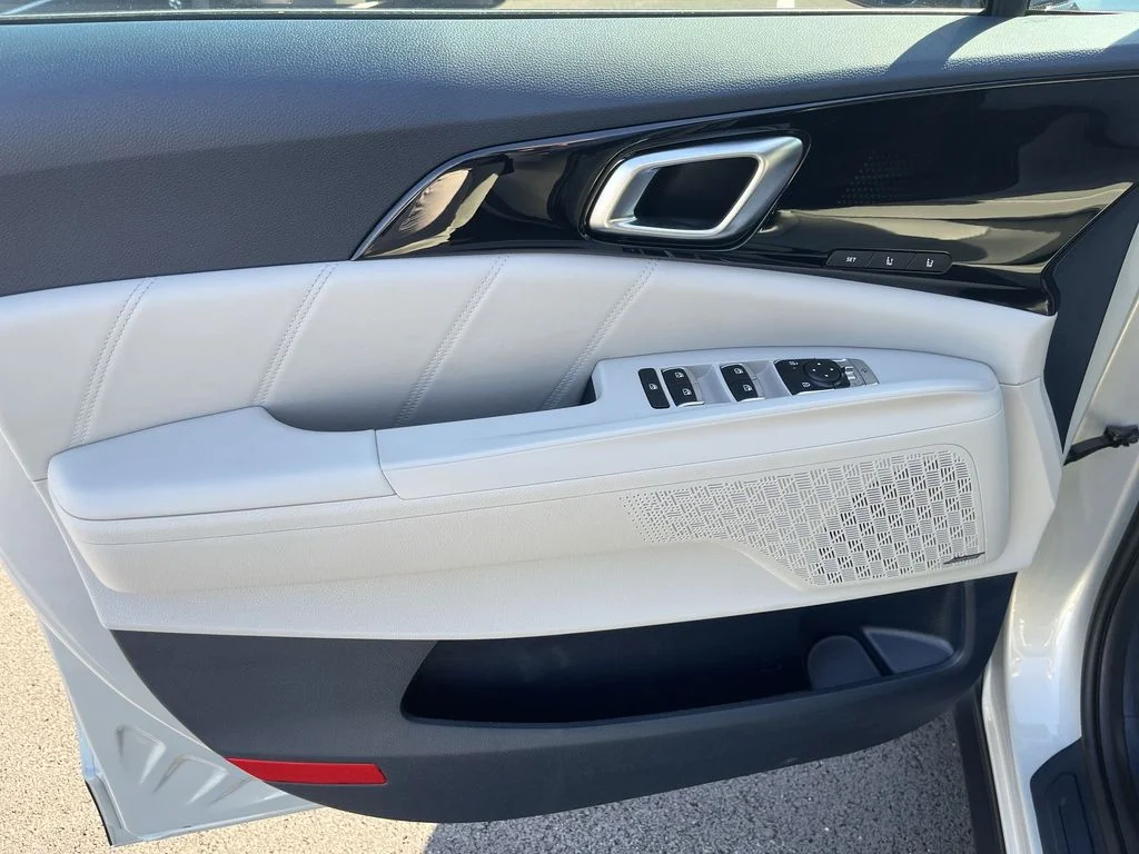 Used 2025 White Kia SX Prestige image 13